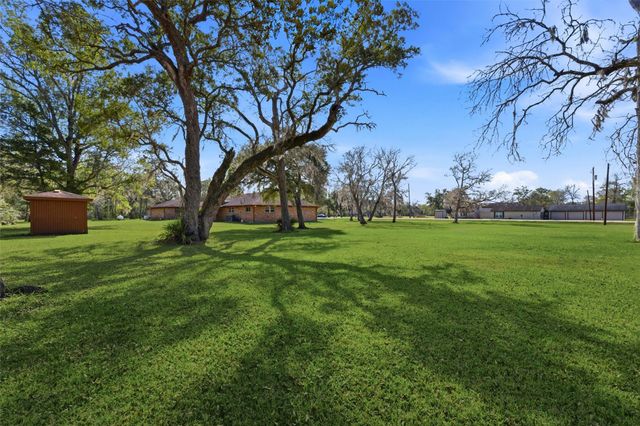 436 County Road 502a, Sweeny, TX 77480