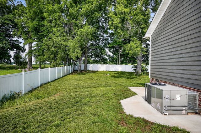 242 Grace Dr, Sparta, TN 38583