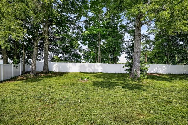 242 Grace Dr, Sparta, TN 38583