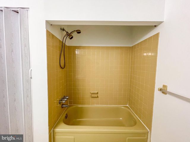 1009 BURNLEY CT, Bensalem, PA 19020