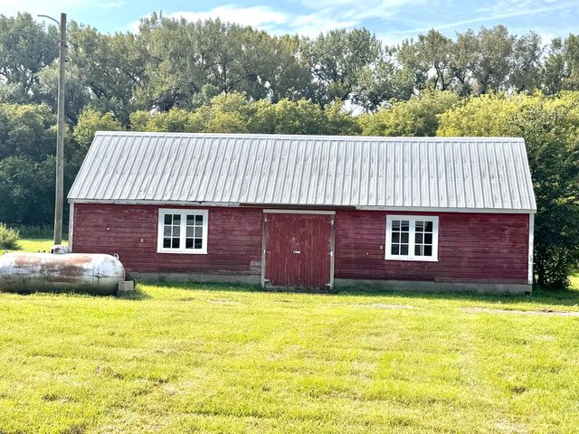 2555 River Road, Marshall, MN 56258