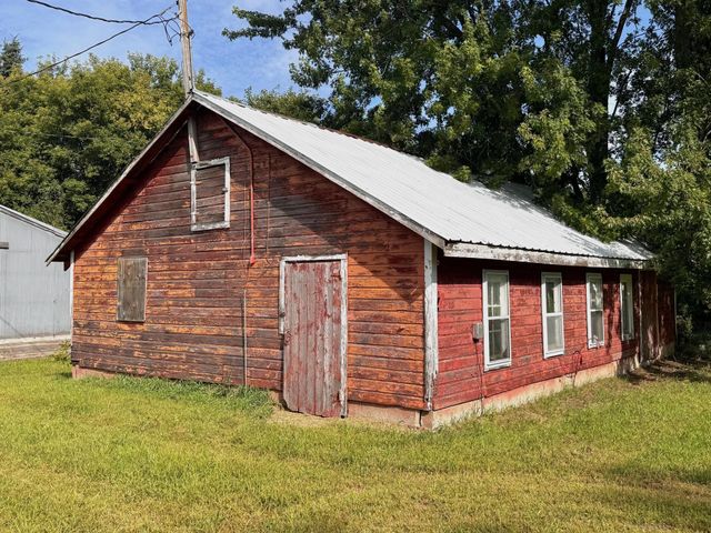 2555 River Road, Marshall, MN 56258