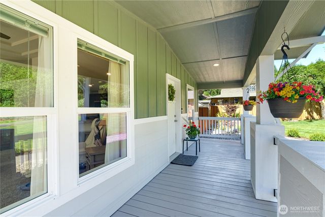 15 Maple Leaf Street, Raymond, WA 98577