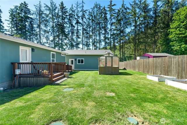 15 Maple Leaf Street, Raymond, WA 98577