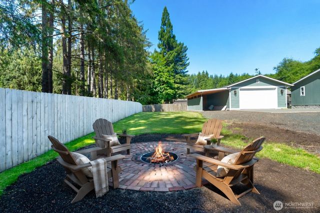 15 Maple Leaf Street, Raymond, WA 98577