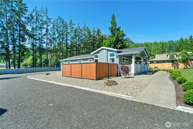 15 Maple Leaf Street, Raymond, WA 98577
