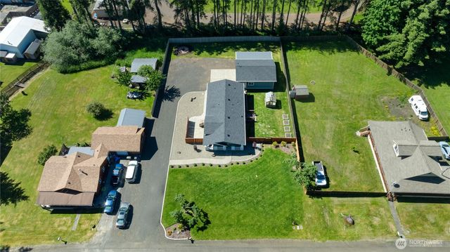 15 Maple Leaf Street, Raymond, WA 98577