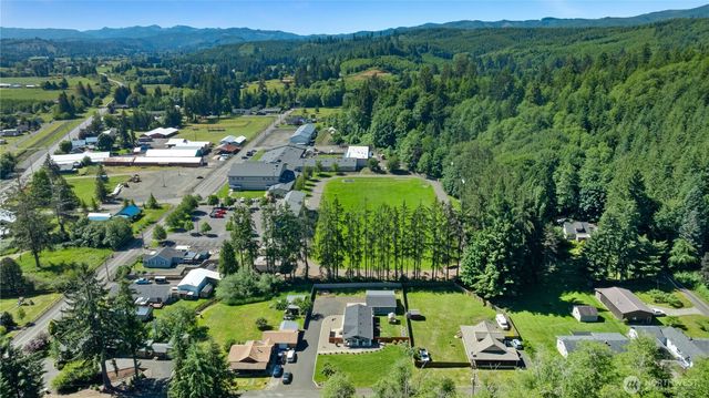 15 Maple Leaf Street, Raymond, WA 98577