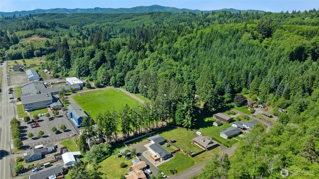 15 Maple Leaf Street, Raymond, WA 98577