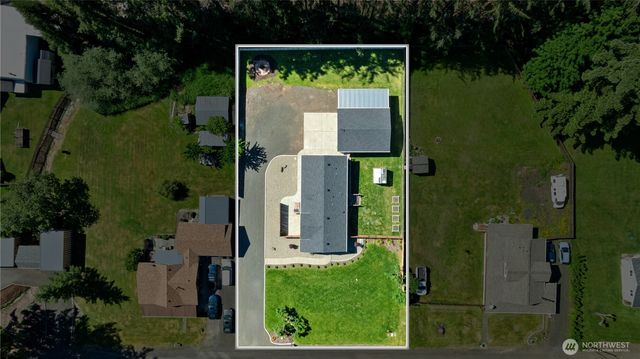 15 Maple Leaf Street, Raymond, WA 98577