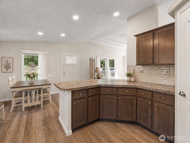 15 Maple Leaf Street, Raymond, WA 98577