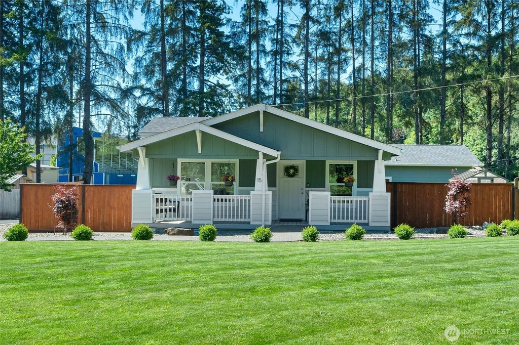 15 Maple Leaf Street, Raymond, WA 98577