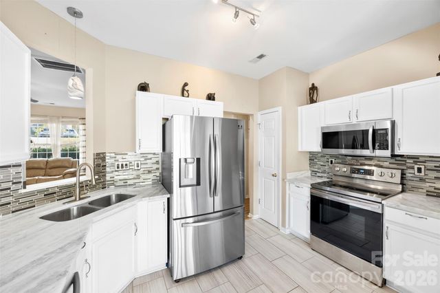 624 Cliffs Inn Circle, Charlotte, NC 28214