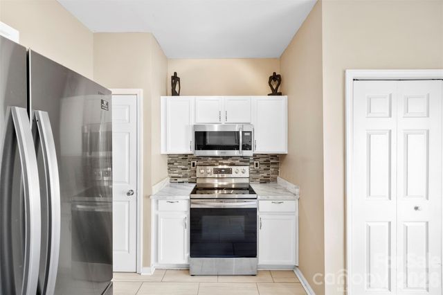 624 Cliffs Inn Circle, Charlotte, NC 28214