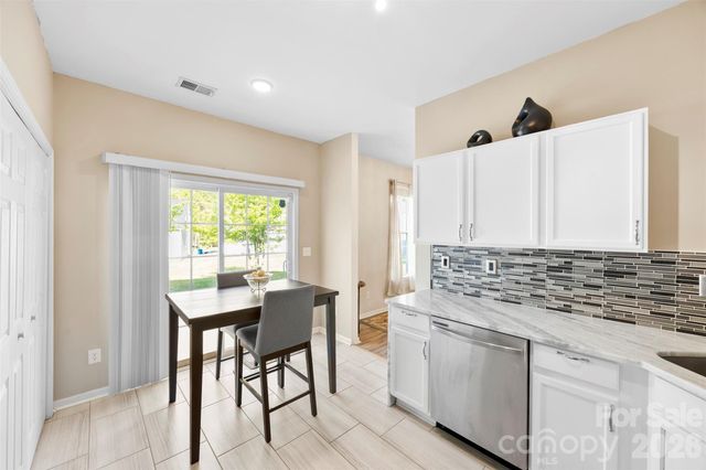 624 Cliffs Inn Circle, Charlotte, NC 28214