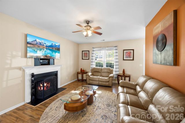 624 Cliffs Inn Circle, Charlotte, NC 28214