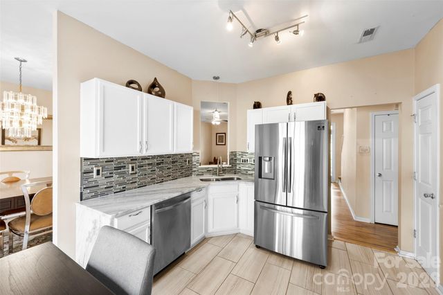 624 Cliffs Inn Circle, Charlotte, NC 28214