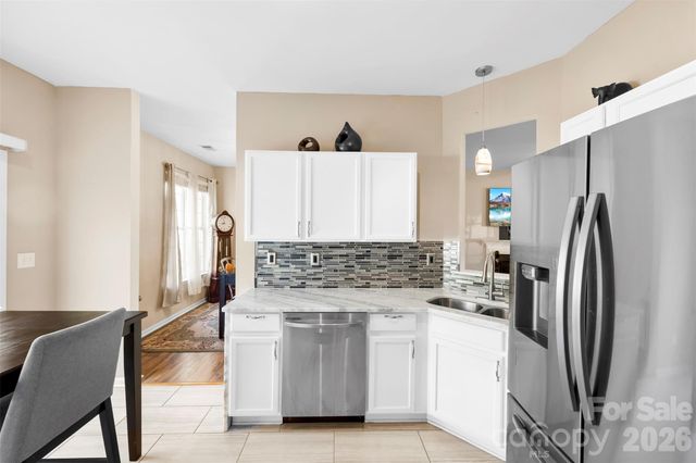 624 Cliffs Inn Circle, Charlotte, NC 28214