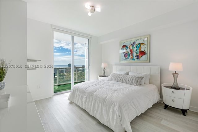 79 SW 12th St 3704, Miami, FL 33130