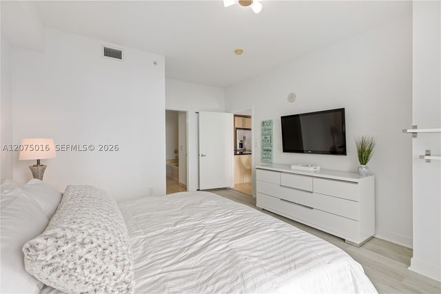 79 SW 12th St 3704, Miami, FL 33130