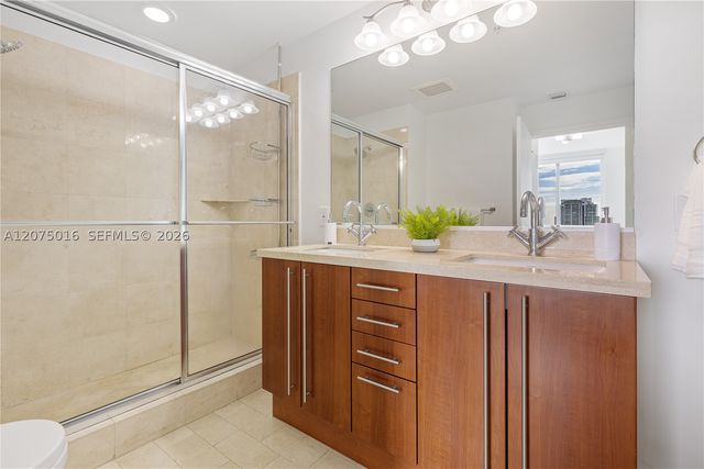 79 SW 12th St 3704, Miami, FL 33130