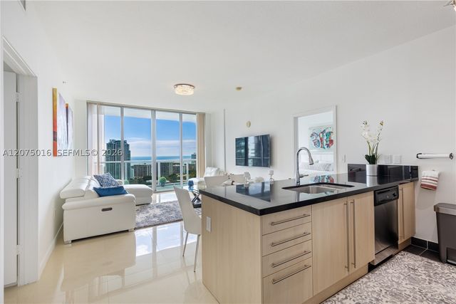 79 SW 12th St 3704, Miami, FL 33130