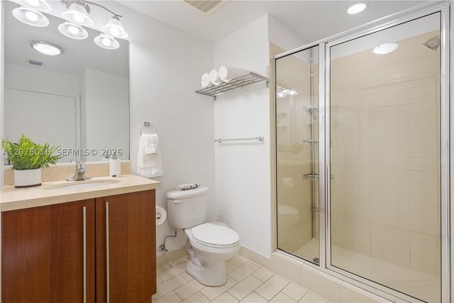 79 SW 12th St 3704, Miami, FL 33130