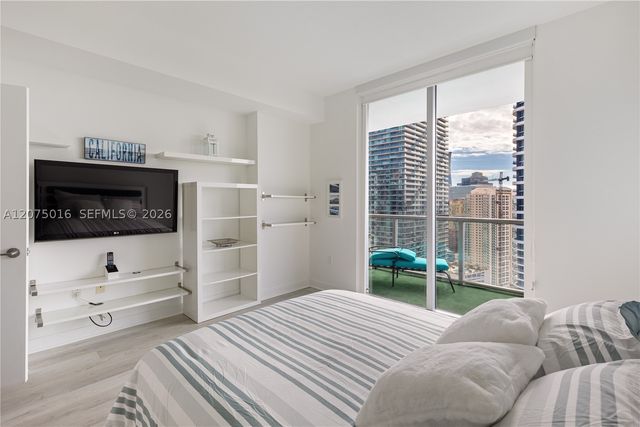 79 SW 12th St 3704, Miami, FL 33130