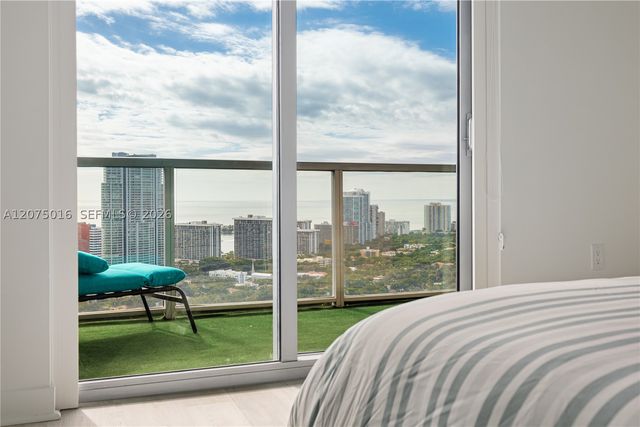 79 SW 12th St 3704, Miami, FL 33130