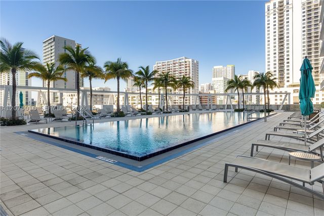 79 SW 12th St 3704, Miami, FL 33130