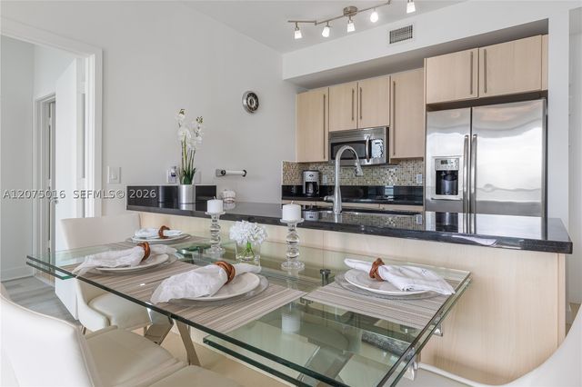 79 SW 12th St 3704, Miami, FL 33130