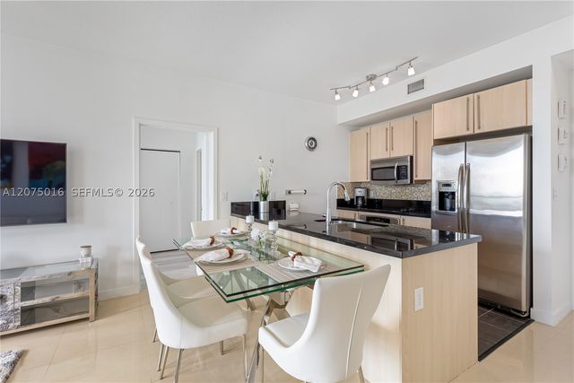 79 SW 12th St 3704, Miami, FL 33130