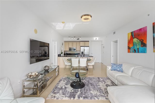 79 SW 12th St 3704, Miami, FL 33130