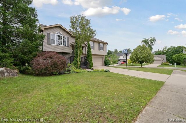 2738 Birchwood Drive, Waterford, MI 48329