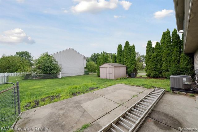 2738 Birchwood Drive, Waterford, MI 48329