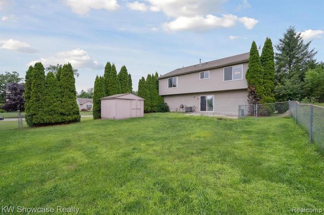 2738 Birchwood Drive, Waterford, MI 48329