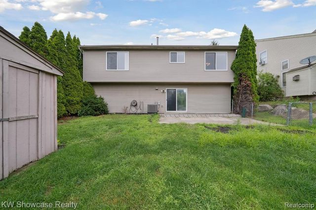 2738 Birchwood Drive, Waterford, MI 48329