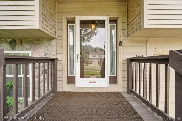 2738 Birchwood Drive, Waterford, MI 48329