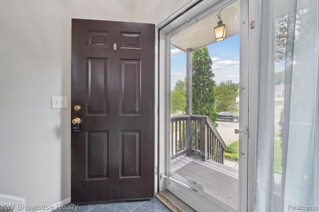 2738 Birchwood Drive, Waterford, MI 48329