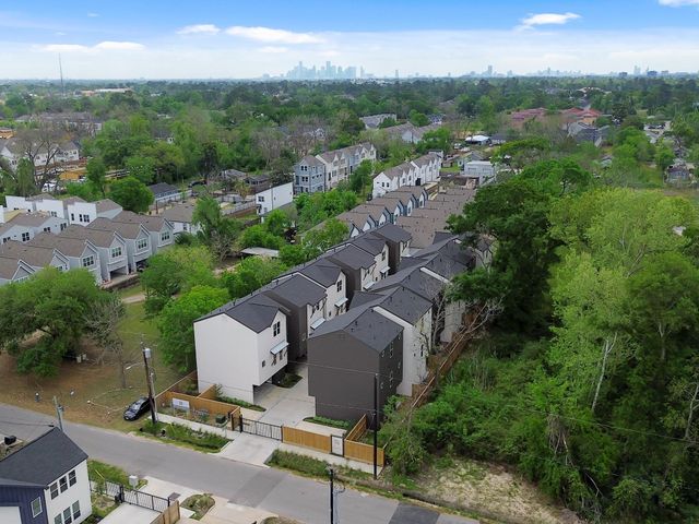 861 Rachel Street E, Houston, TX 77091