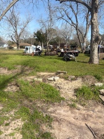 617 N Noble Road, Texas City, TX 77591