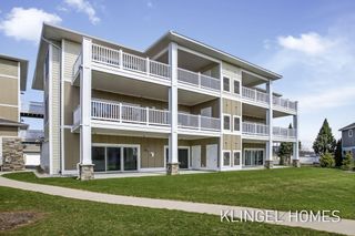 930 W Savidge Street 4, Spring Lake Vllg, MI 49456