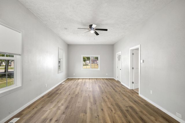 30 College Street, Aurora, MO 65605