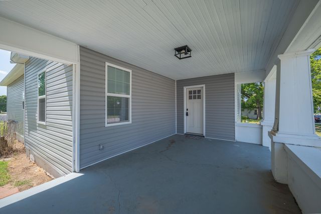 30 College Street, Aurora, MO 65605