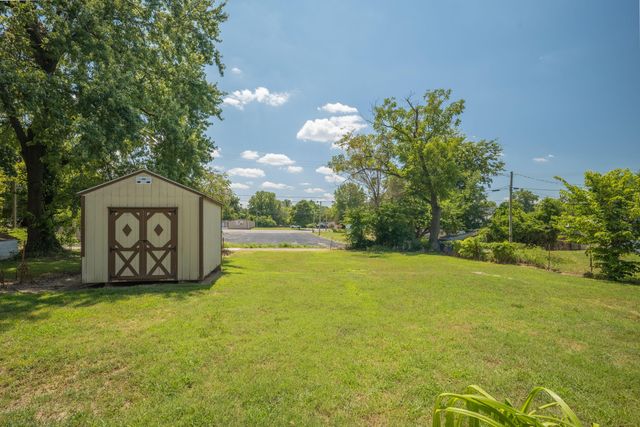 30 College Street, Aurora, MO 65605