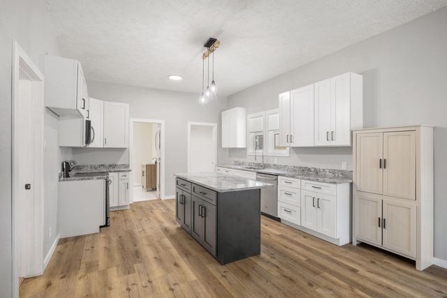 30 College Street, Aurora, MO 65605