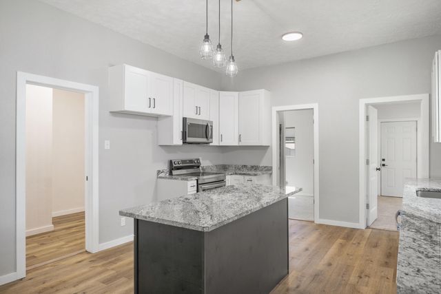 30 College Street, Aurora, MO 65605