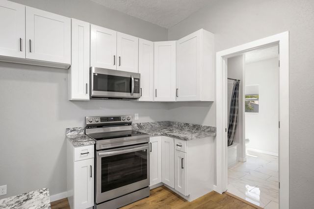 30 College Street, Aurora, MO 65605