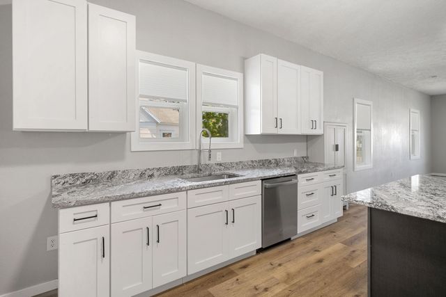 30 College Street, Aurora, MO 65605