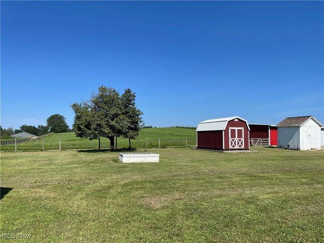 1515 Meadow Farm Church Road, Zanesville, OH 43701